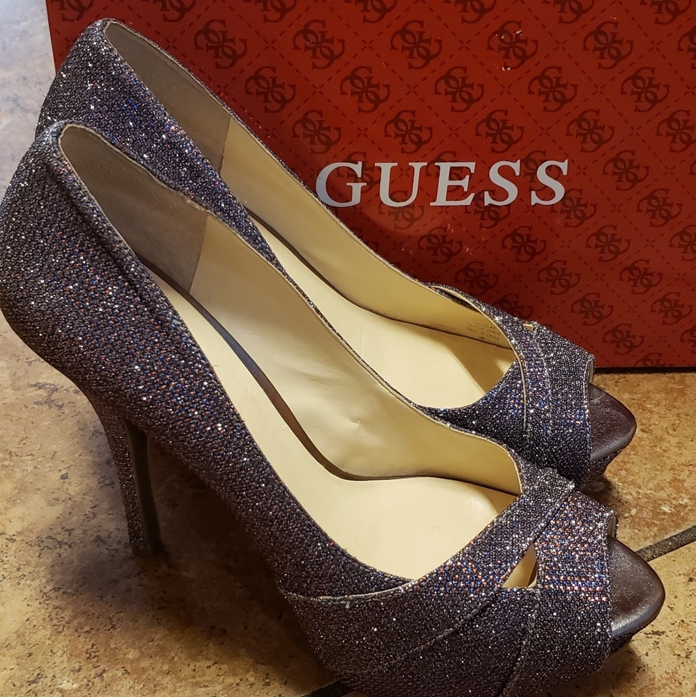 Guess Isila3 Blue Multi Fabric Pumps size 9M